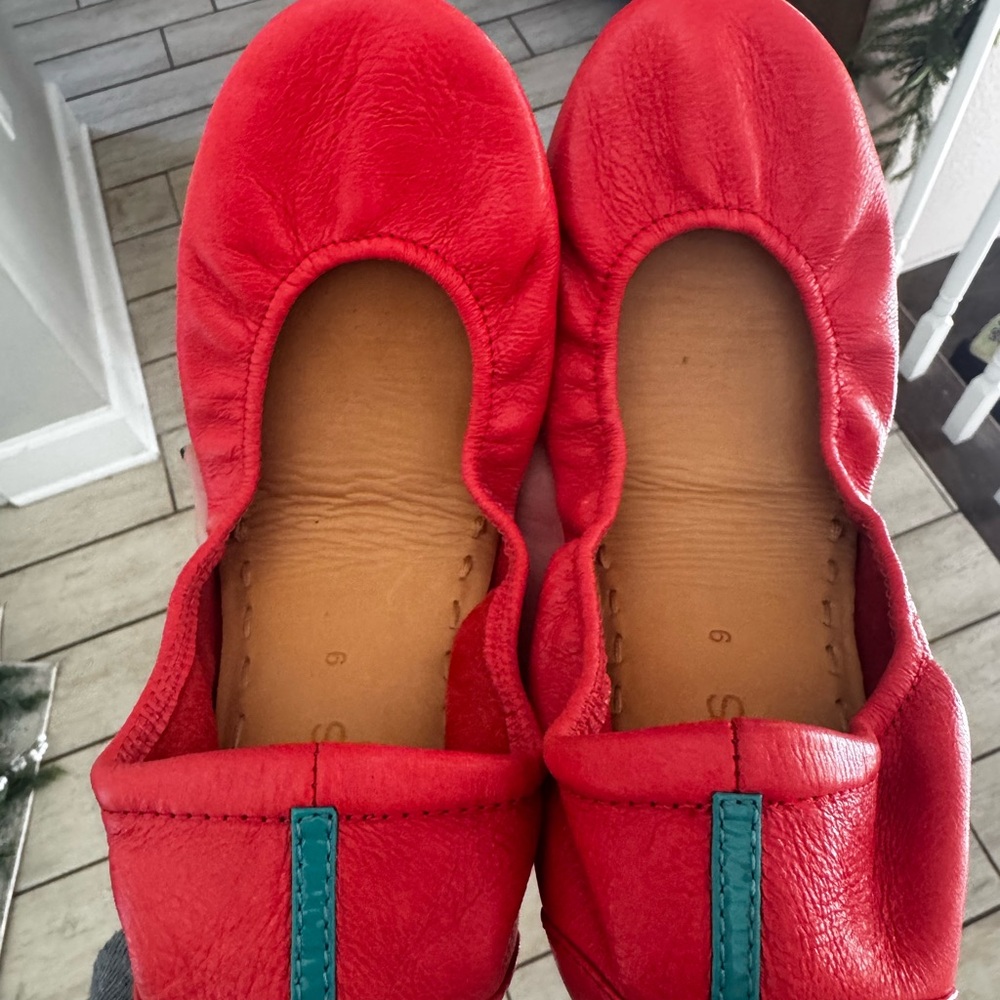Poppy Leather Tieks